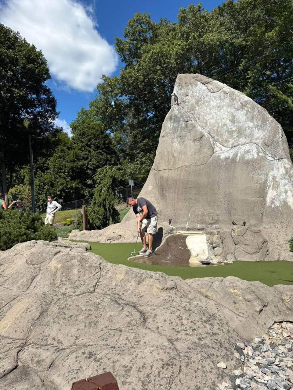 A player putting beneath the course's Matterhorn rock face